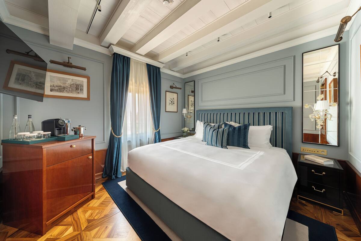 Deluxe Room | Minibar (some free items), in-room safe, desk, blackout drapes