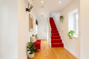 Living room - Bamburgh - Sleeps 8 - Dogs Stay Free - Enclosed Garden - Off Road Parking (Belford)