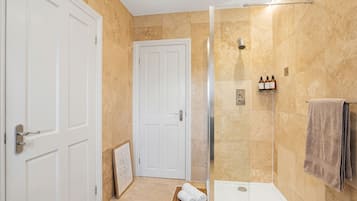 House, 3 Bedrooms, Accessible, Smoking | Bathroom