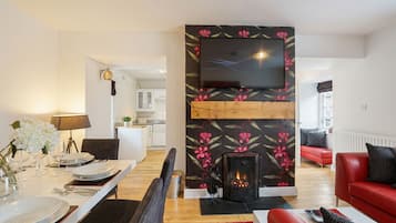 House, 3 Bedrooms, Accessible, Smoking | Living room