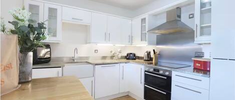 House, 3 Bedrooms, Accessible, Smoking | Interior