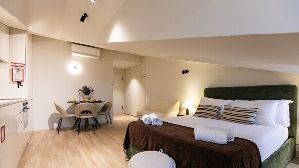 1 slaapkamer, een strijkplank/strijkijzer, internet, beddengoed
