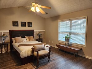 3 bedrooms, bed sheets - It's All About Time (McDonough)