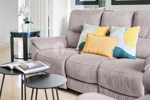 Living area - Ostel by Kozystay - Puri Indah (Jakarta)