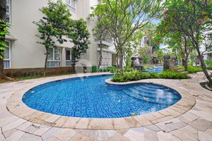 Hồ bơi ngoài trời 