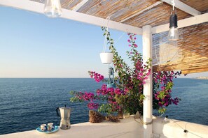 View from property - The Casello sul Mare is a historic railway house built in 1895 as a residence for railway workers and restored in 2025 while preserving its authentic charm. The property is set in a truly unique location, nestled between the railway and the sea, offering (Torremuzza)