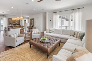 Smart TV, table football - ๐ The Dolce Vita! Incredible Home! New Inside for 2026. Views, pool, Game Room (Destin)