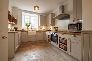 Kjøleskap, mikrobølgeovn, oppvaskmaskin og kaffetrakter/tekoker