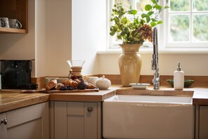 Refrigerador, microondas, lavavajillas, cafetera/tetera