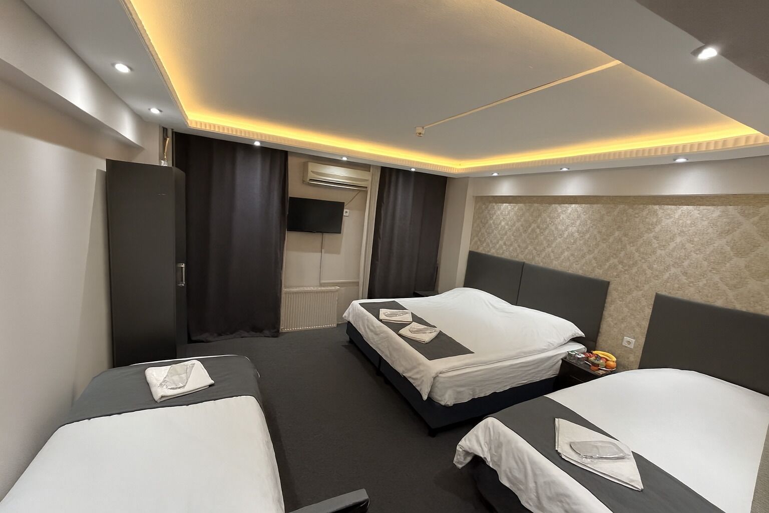 Chambre Quadruple Premium | Minibar, lits bébé (gratuits), Wi-Fi gratuit, draps fournis