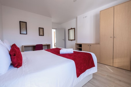 Deluxe Apartment, 1 Queen Bed with Sofa bed, Patio, Courtyard View | Iron/ironing board, free WiFi