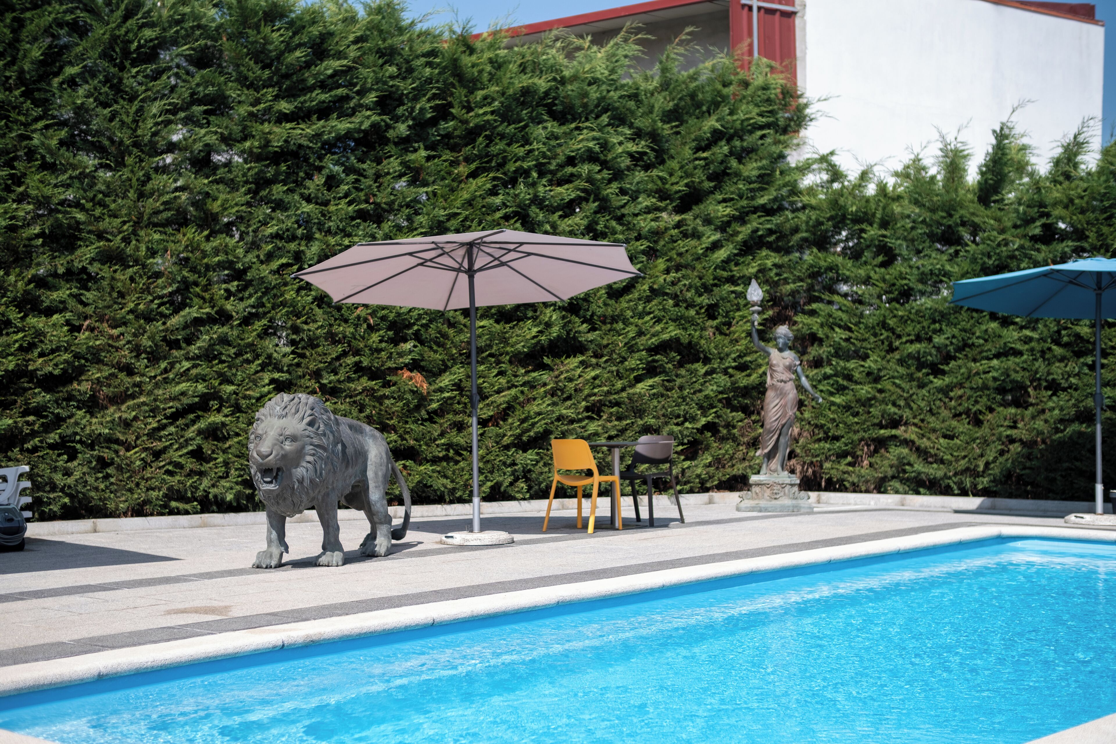 15 outdoor pools, open 8:00 AM to 8:00 PM, pool umbrellas, sun loungers