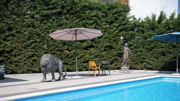 15 outdoor pools, open 8:00 AM to 8:00 PM, pool umbrellas, sun loungers