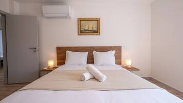 LÀgenhet Deluxe - 3 sovrum - privat badrum - vid poolen | StrykjÀrn/strykbrÀda och gratis wi-fi