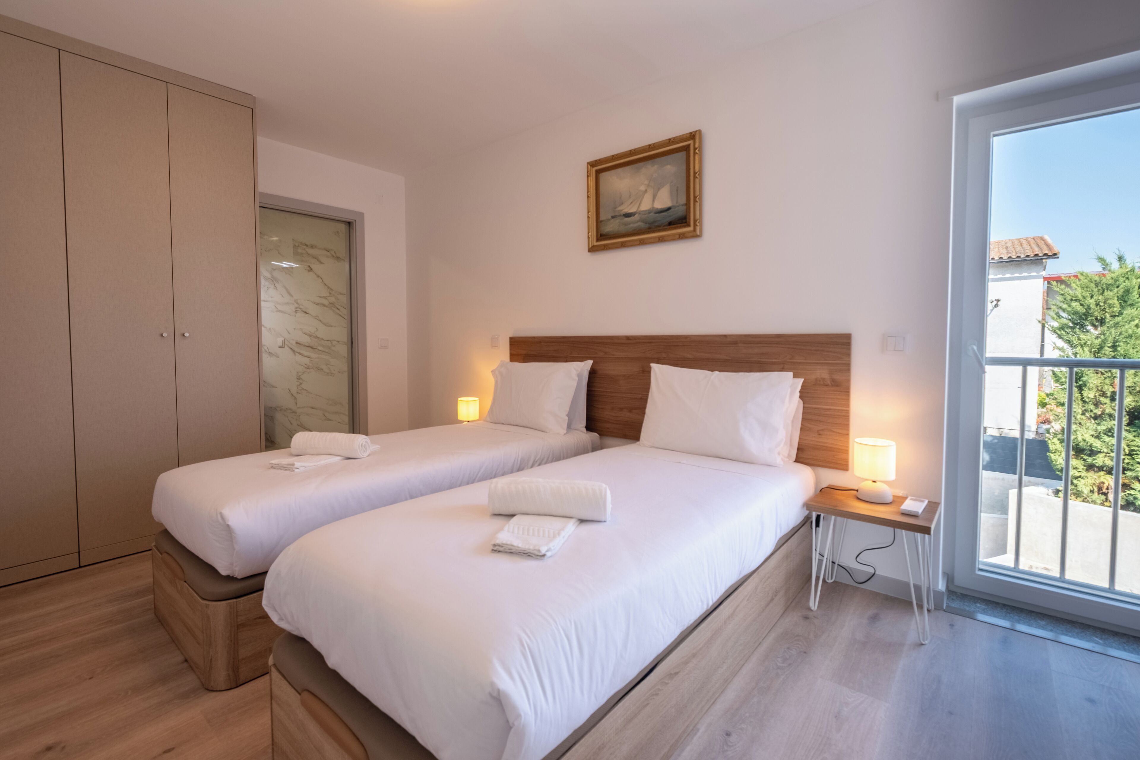 Deluxe appartement, 3 slaapkamers, privébadkamer, aan het zwembad | Een strijkplank/strijkijzer, gratis wifi