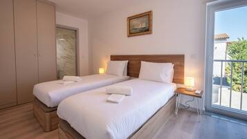 Iron/ironing board, free WiFi