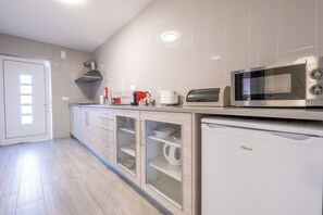 Apartament Deluxe, 1 llit de matrimoni i sofà llit, pati, vistes al pati | Cuina privada | Trona 
