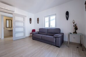 Leilighet – superior, 3 soverom, balkong, bassengutsikt | Oppholdsområde