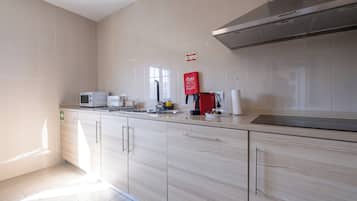 Superior Apartment, 3 Bedrooms, Balcony, Pool View | Private kitchen | Highchair