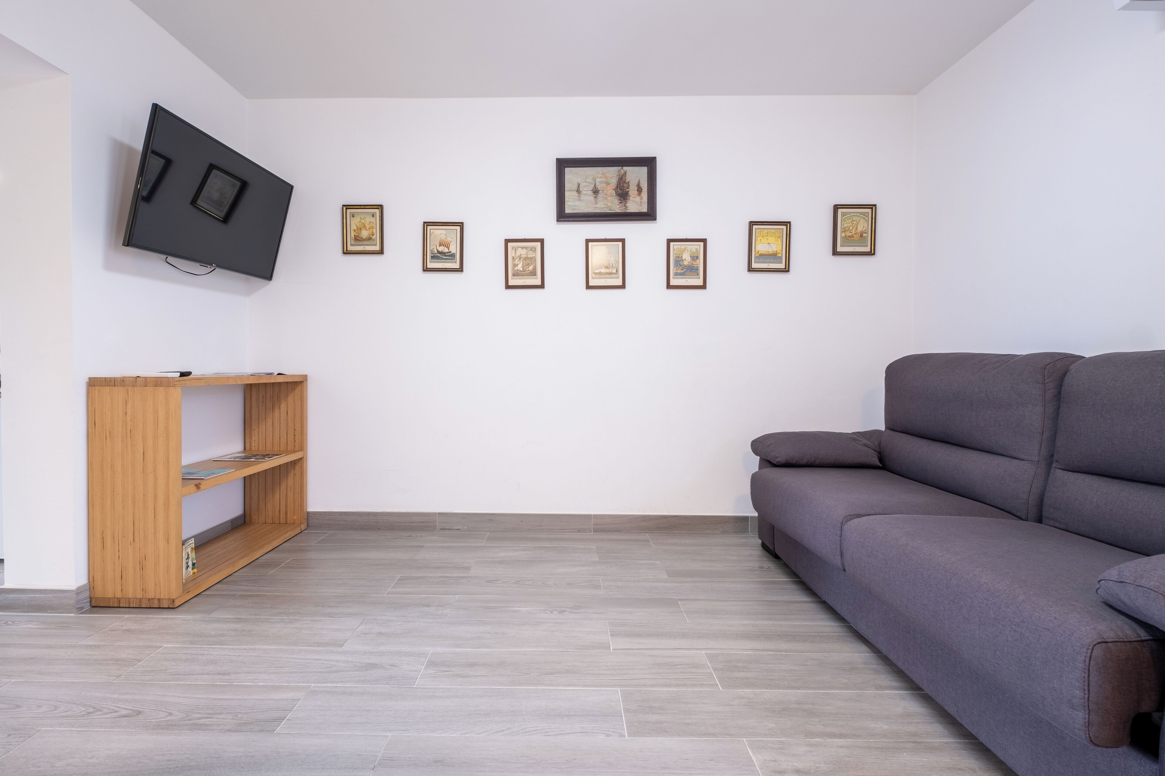 Deluxe appartement, 1 queensize bed met slaapbank, patio, uitzicht op binnenplaats | Woonruimte