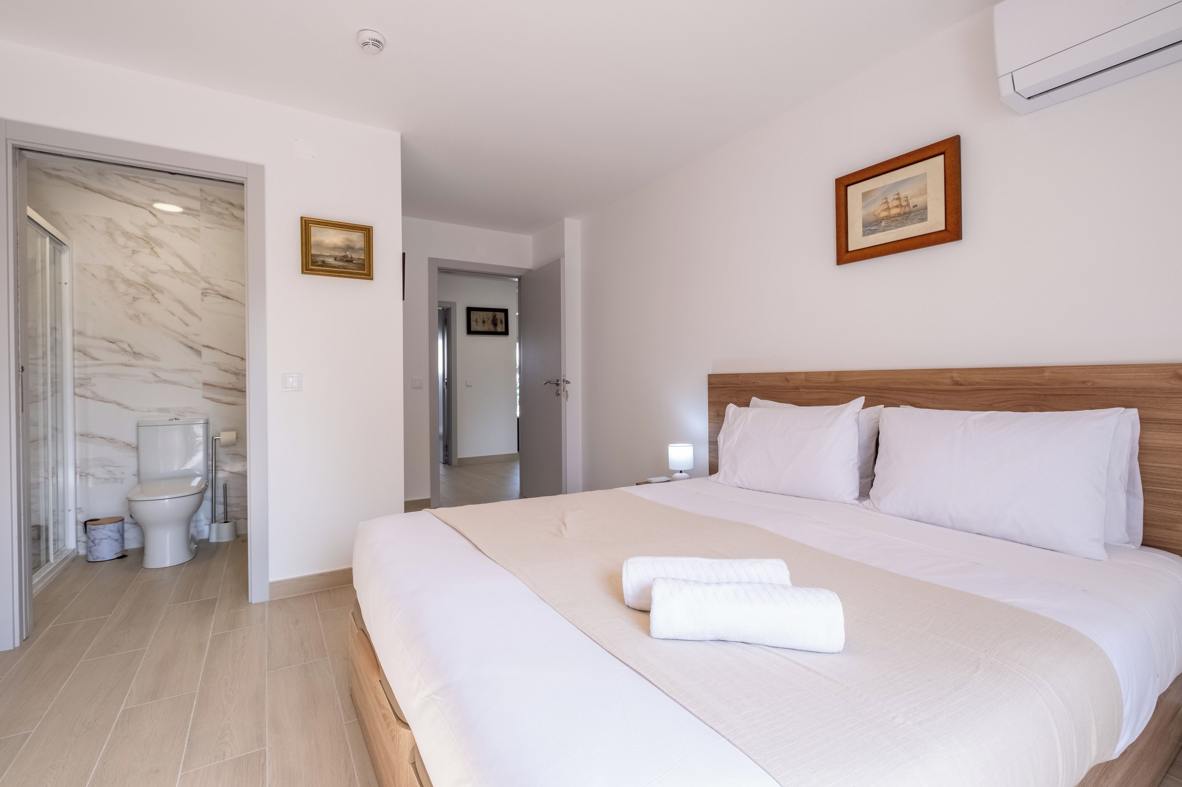 Familie appartement, 2 slaapkamers, keuken, uitzicht op zwembad | Een strijkplank/strijkijzer, gratis wifi