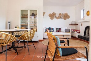 Dining - VILLA MIRTO (Geremeas)