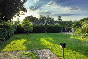 Property grounds - VILLA MIRTO (Geremeas)