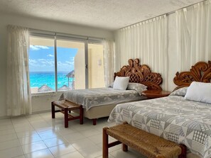 Tabla de planchar con plancha, wifi y ropa de cama 