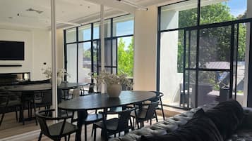 TV, fireplace, stereo