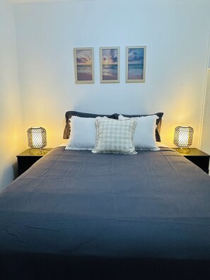 Iron/ironing board, WiFi, bed sheets - 4Bedrooms, 3Bath, 5beds, Entire Apartment in City, Private Garage (Reid)