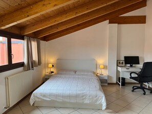 Planxa i posts de planxar, Internet i roba de llit 