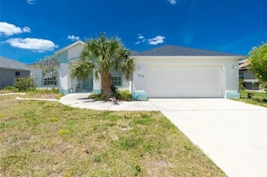 Exterior - Spacious 3 Bed + Den 3 Bath Golf Pool Home close to Gulf (Rotonda West)