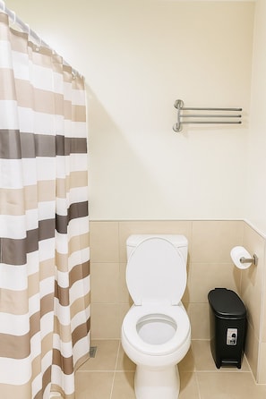 Bathroom - Cozy Persimmon Condo Cebu (Cebu City)