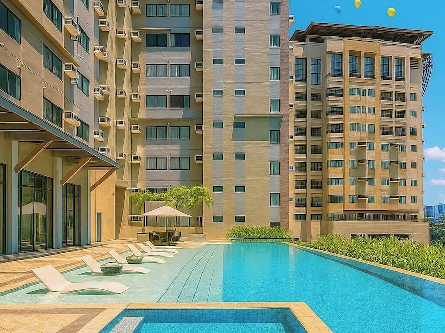6 indoor pools