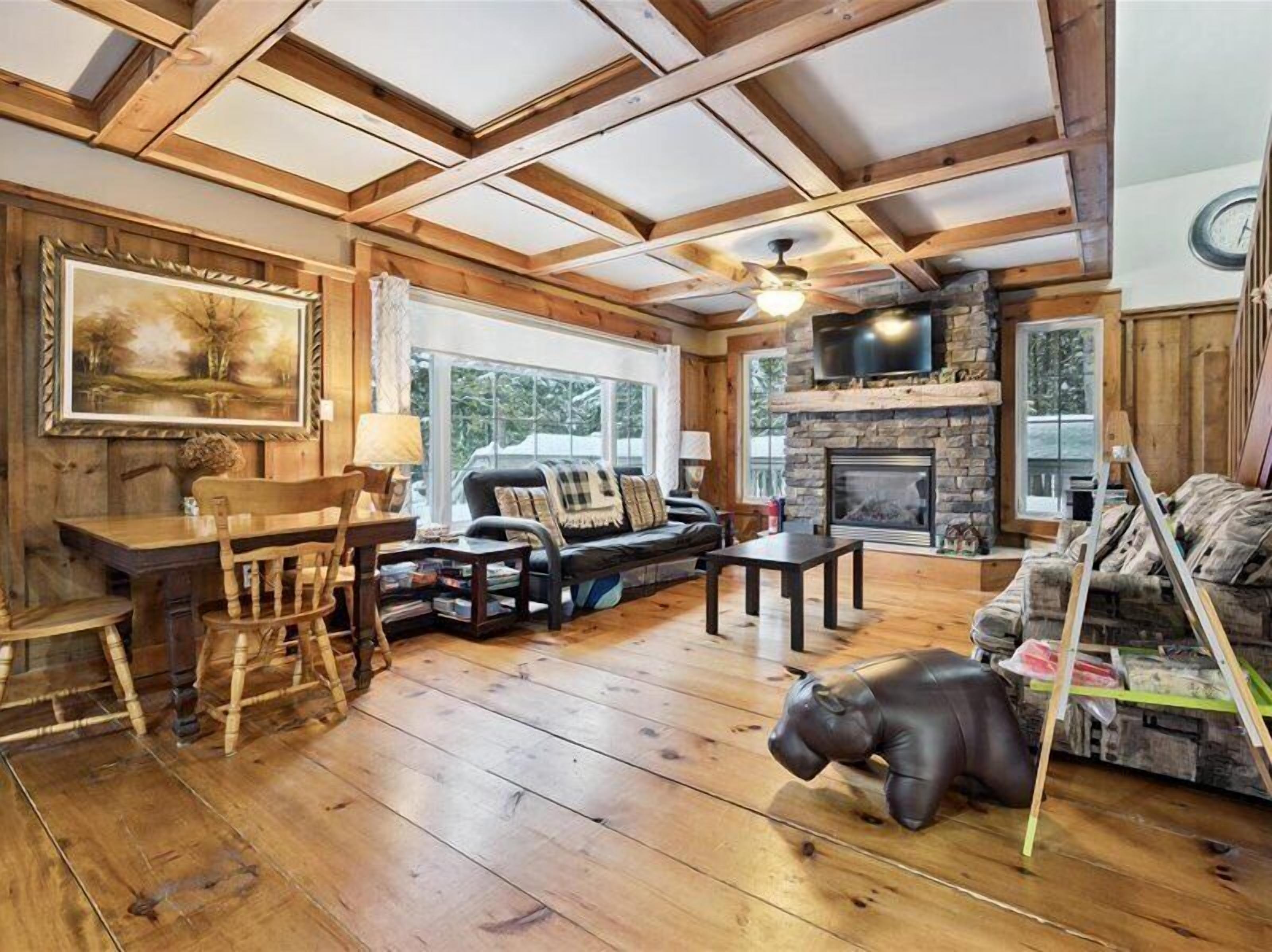 Televisie en een open haard