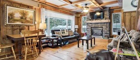 Televisie en een open haard