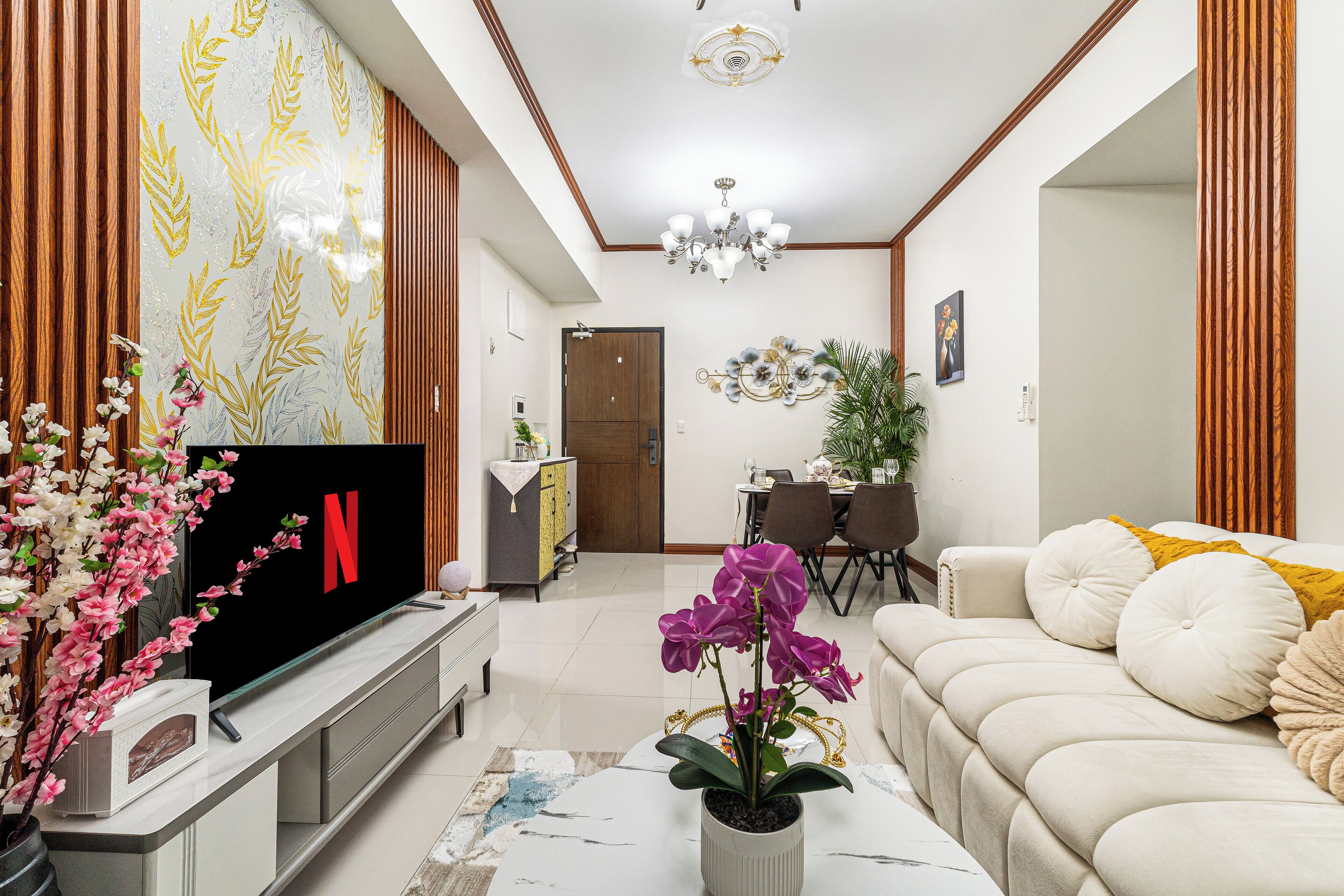 Luxury Apartment, Balcony, Bay View | Living area