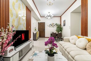 Luxury Apartment, Balcony, Bay View | Living area - Luxury Staycation beside Okada  (Parañaque)