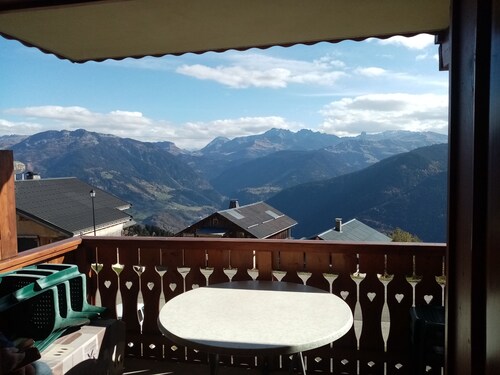 APARTMENT FACING MONT BLANC AND BEAUFORTAIN VALLEY