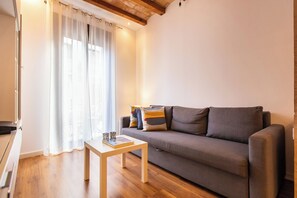 Smart TV - Tapioles: Nice apartment with balcony in Poble Sec (Poble Sec)