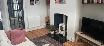 Central Dublin 2-bed House, Sleeps 4, Wifi