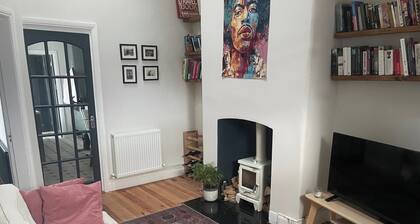 Central Dublin 2-bed House, Sleeps 4, Wifi