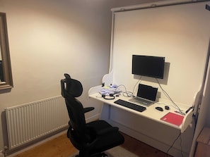 Interior - Central Dublin 2-bed House, Sleeps 4, Wifi (Dublin)