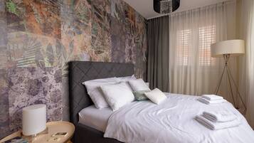 Pengeskab på værelset, skrivebord, strygejern/strygebræt, gratis Wi-Fi