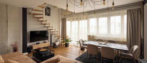 Smart-TV, Bücher, Stereoanlage, Computerbildschirme