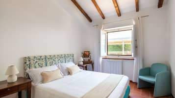 5 Schlafzimmer, Zimmersafe, Bügeleisen/Bügelbrett, Reisekinderbett