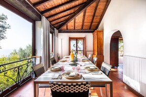 تناول الطعام