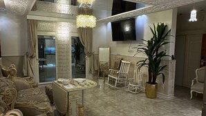 Luxury Penthouse | Living area - Rox luxury Hotel (Taif)