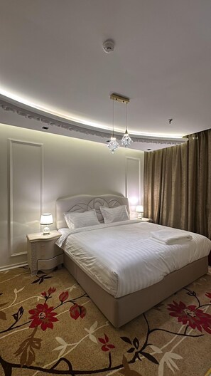 Frette Italian sheets, premium bedding, down comforters, pillowtop beds - Rox luxury Hotel (Taif)