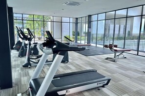 Fitness facility - J Cozy 1-5pax Trefoil Setia Alam 100Mps Wifi & TV (Shah Alam)